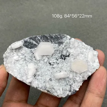 Prirodni слоевидный sendvič-kalcit s učinkom fluorescencije, uzorak sirovog kvarcnog dragog kamena